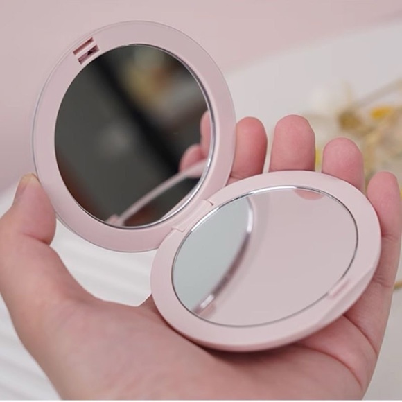 Dior Beauty Pink Compact Mirror - Picture 3 of 3